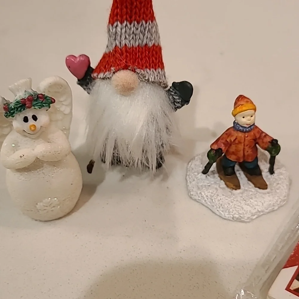 CHRISTMAS MINIS WITH GIFT TAGS
